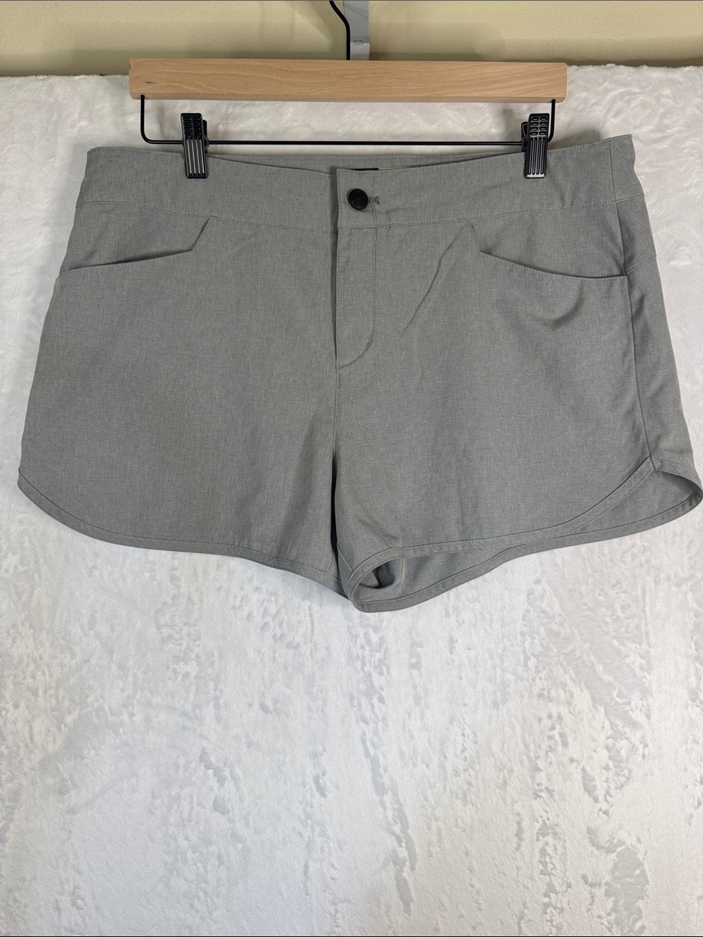 Magellan Ladie’s Gray Casual Fish Shorts Large
